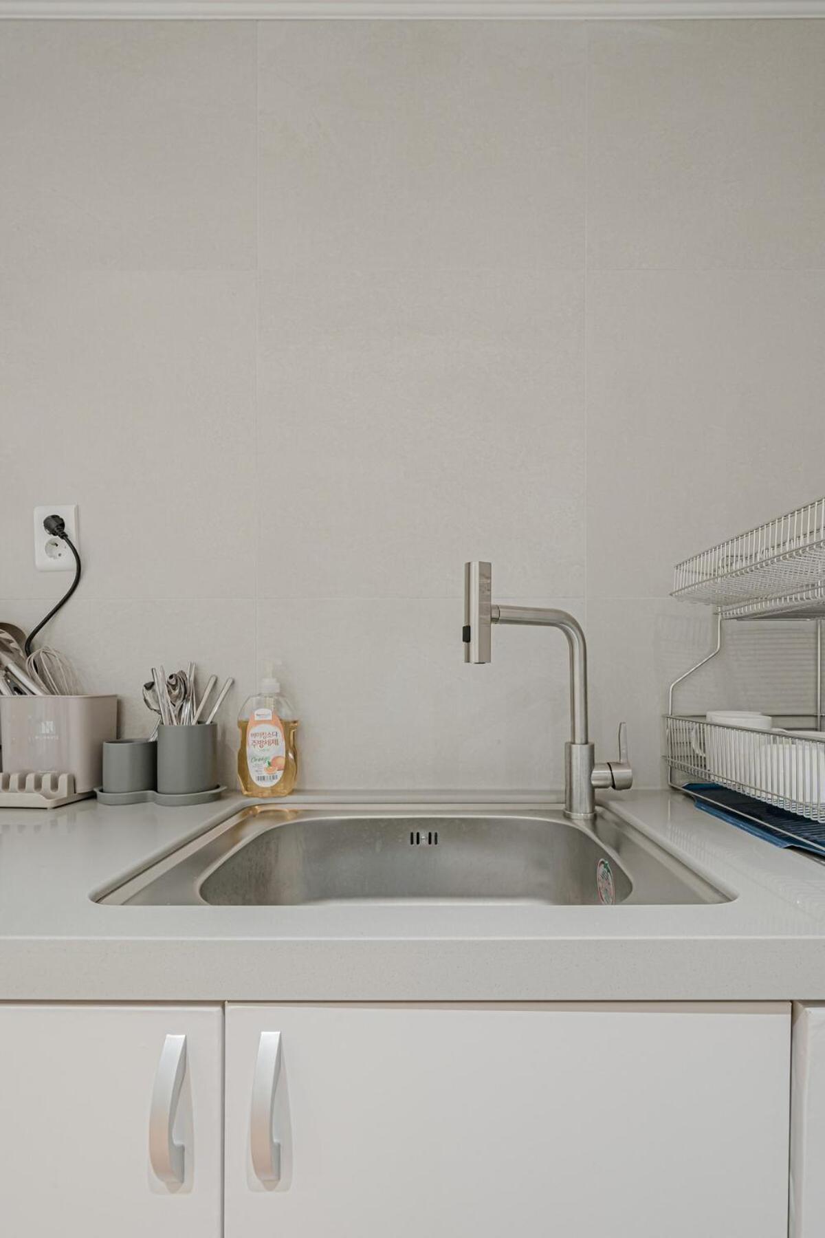Holiday home 201 Apgujeong 2nd, 1 Bath Queen Bed