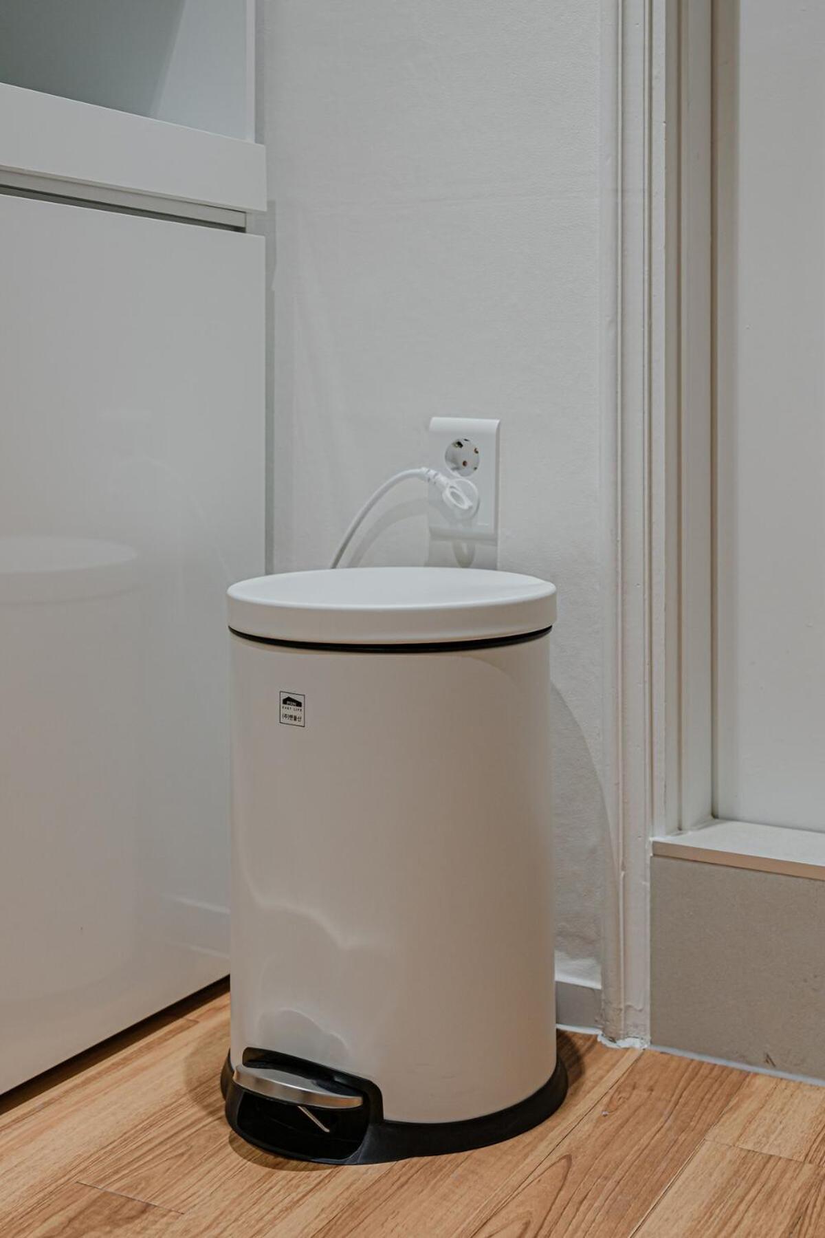201 Apgujeong 2nd, 1 Bath Queen Bed