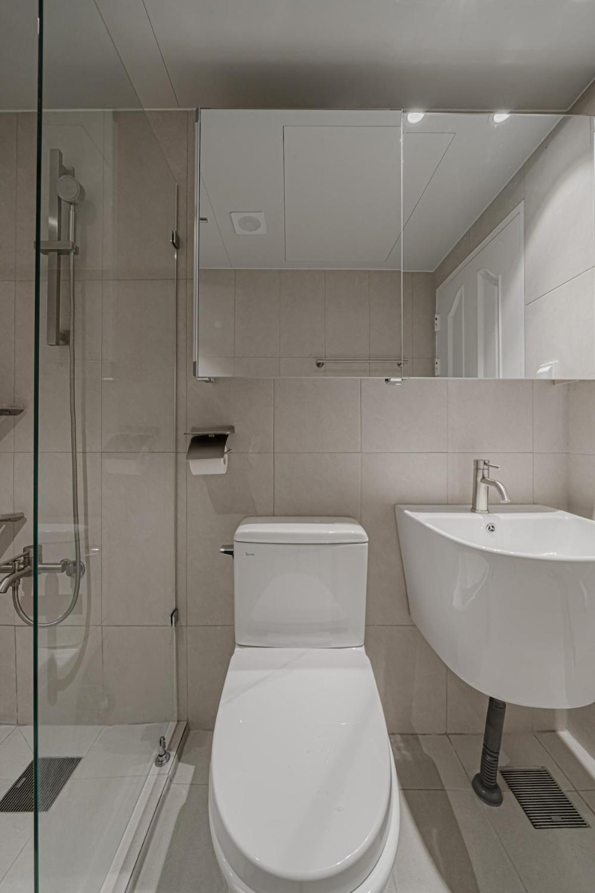 Holiday home 201 Apgujeong 2nd, 1 Bath Queen Bed