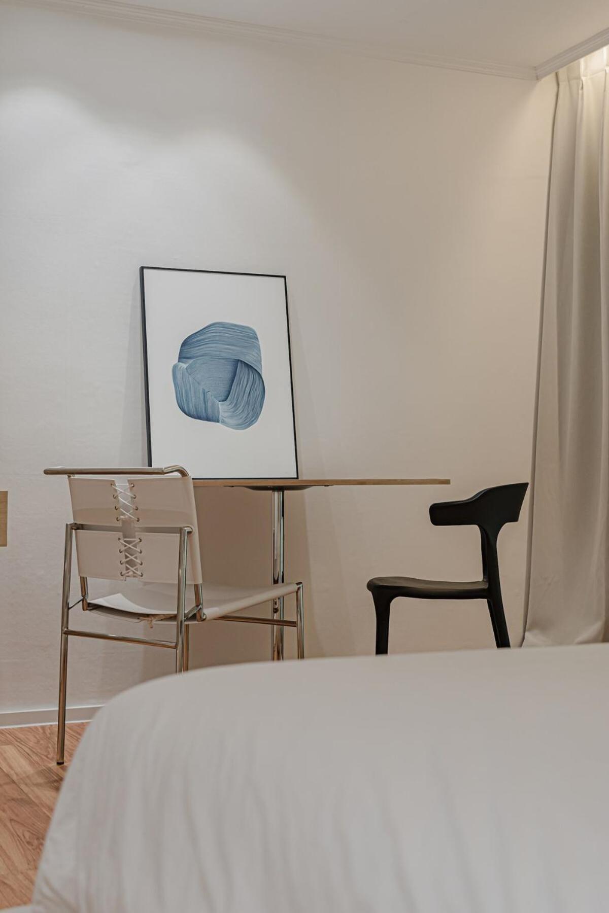 201 Apgujeong 2nd, 1 Bath Queen Bed * Seoul